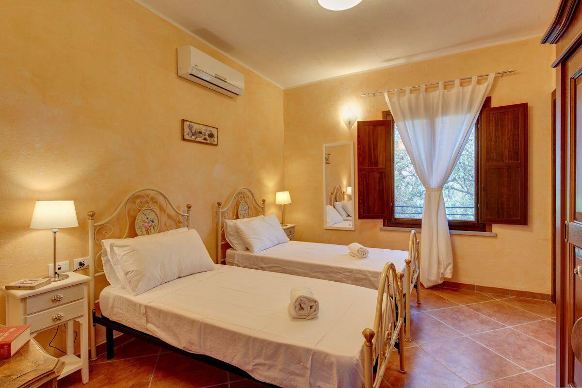 Premium bedding, free cots/infant beds, free WiFi