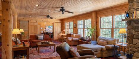 Livres, chaîne hi-fi