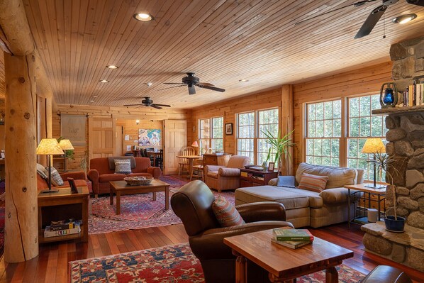 Livres, chaîne hi-fi