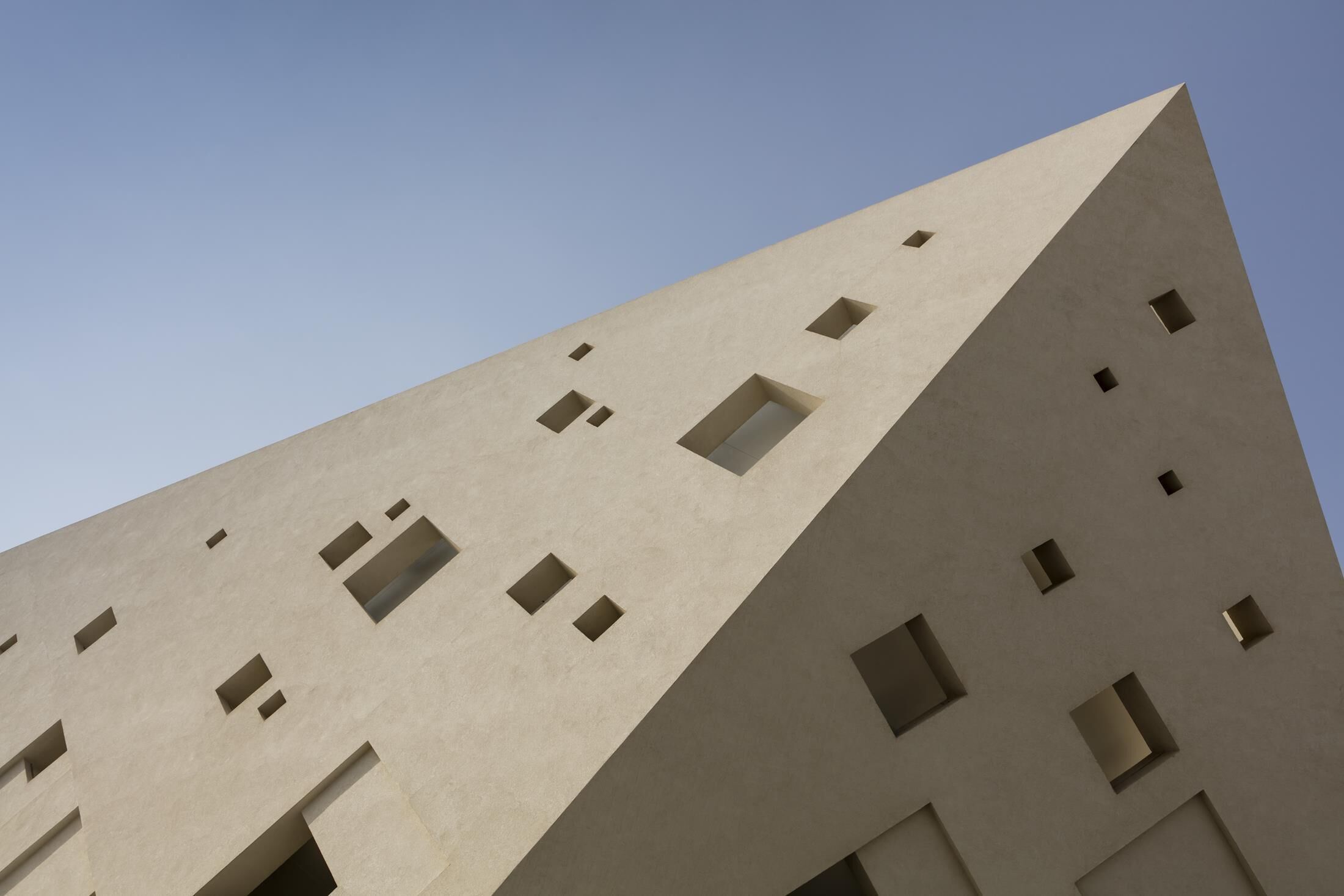 المنشأة من الخارج
