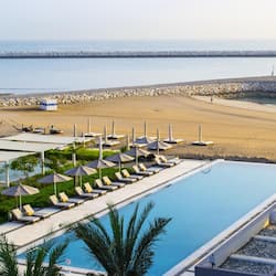 2 outdoor pools, pool loungers
