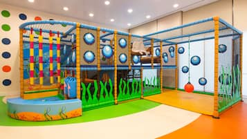 Área de juegos infantiles techada