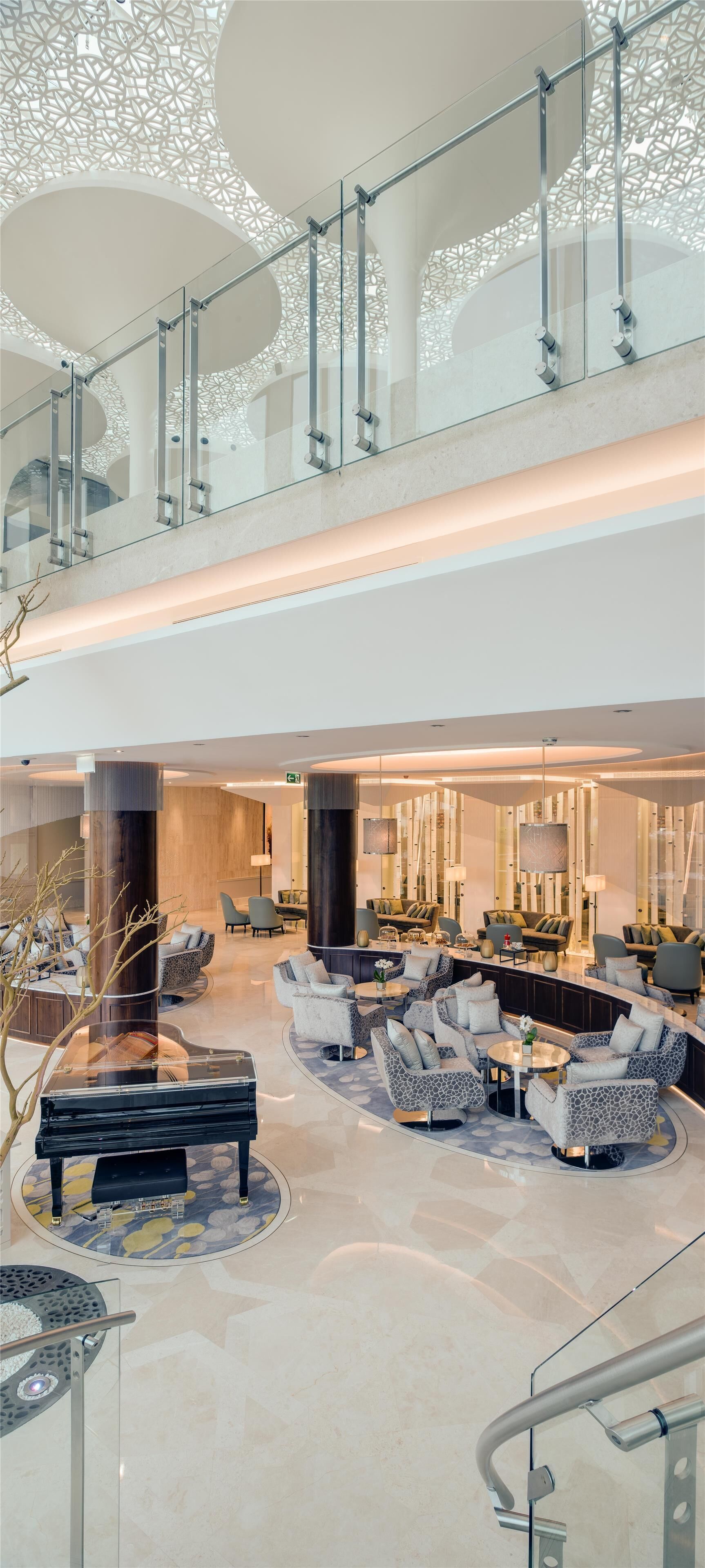 4 bars/lounges, 2 beach bars, poolside bar