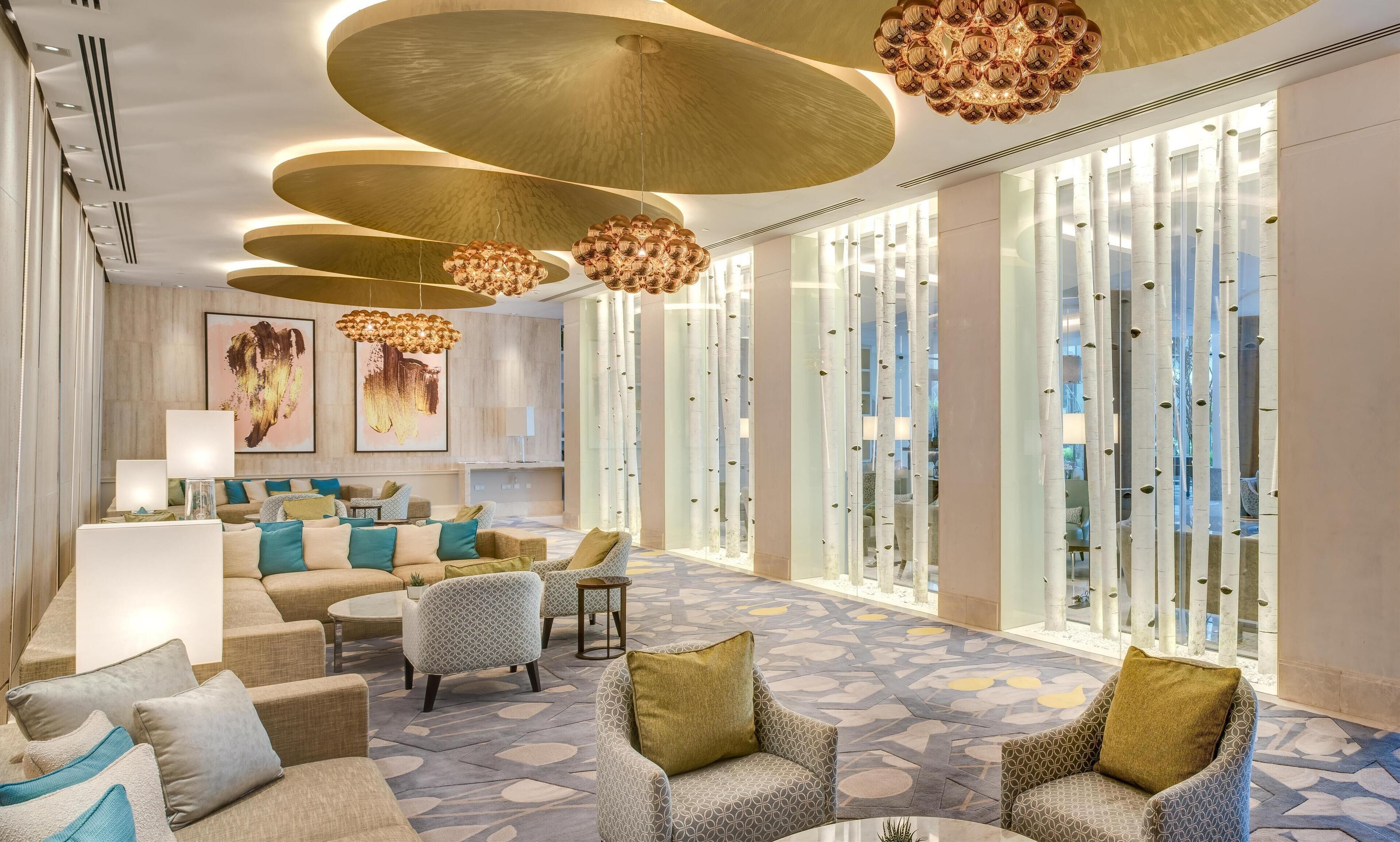 4 restaurants, breakfast, lunch, dinner served; international cuisine