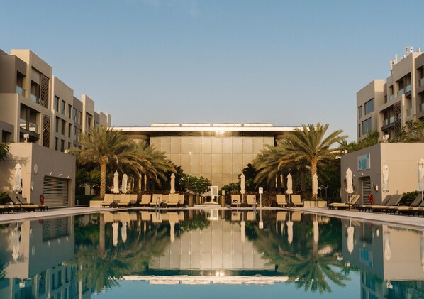 2 outdoor pools, sun loungers