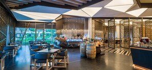 4 restaurants, breakfast, lunch, dinner served; international cuisine