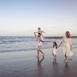 Plage privée, cabines gratuites, chaises longues, serviettes de plage