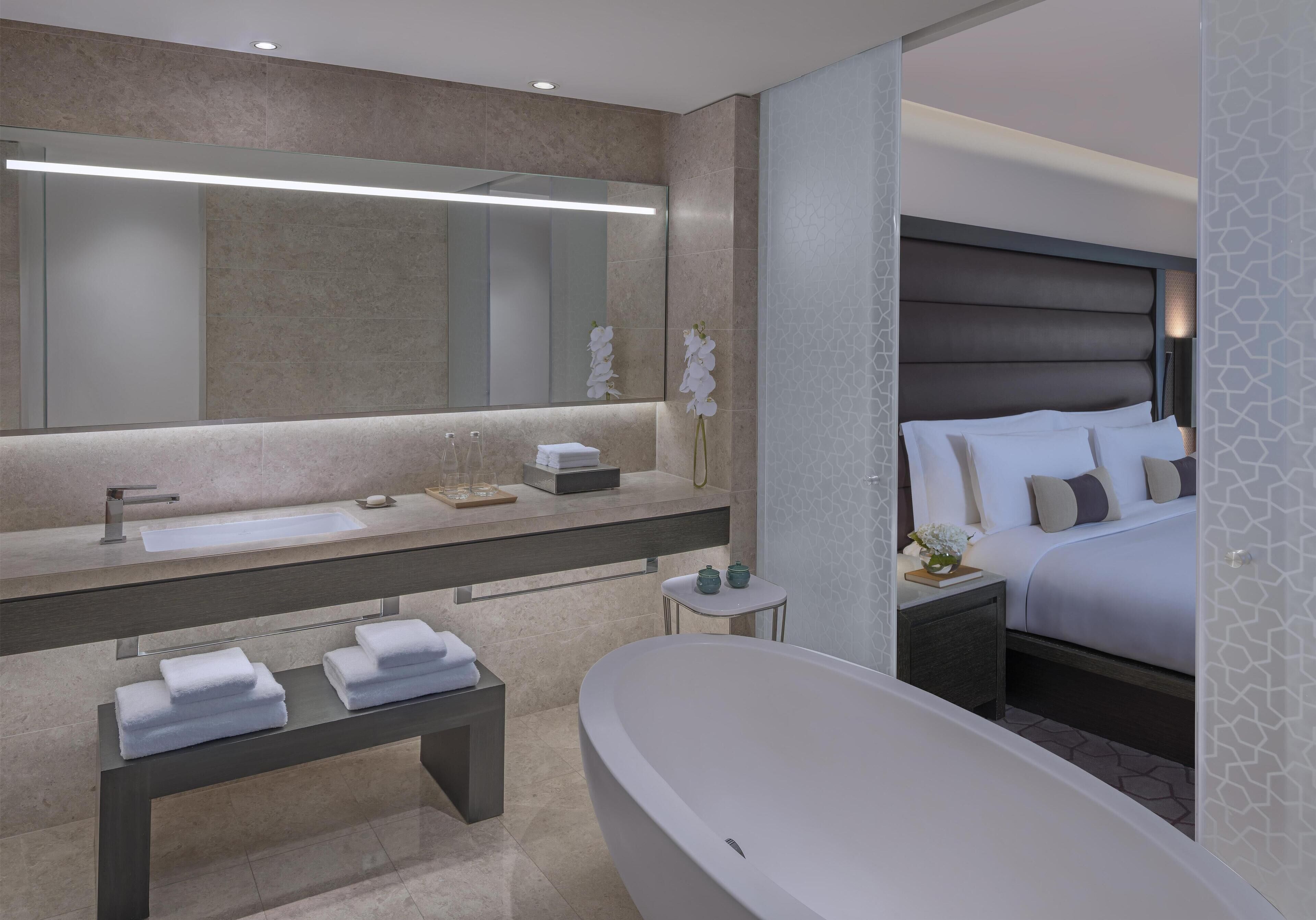 Deluxe Room, 1 Bedroom, Balcony, Sea View (Deluxe Sea View King) | 1 bedroom, premium bedding, minibar, in-room safe