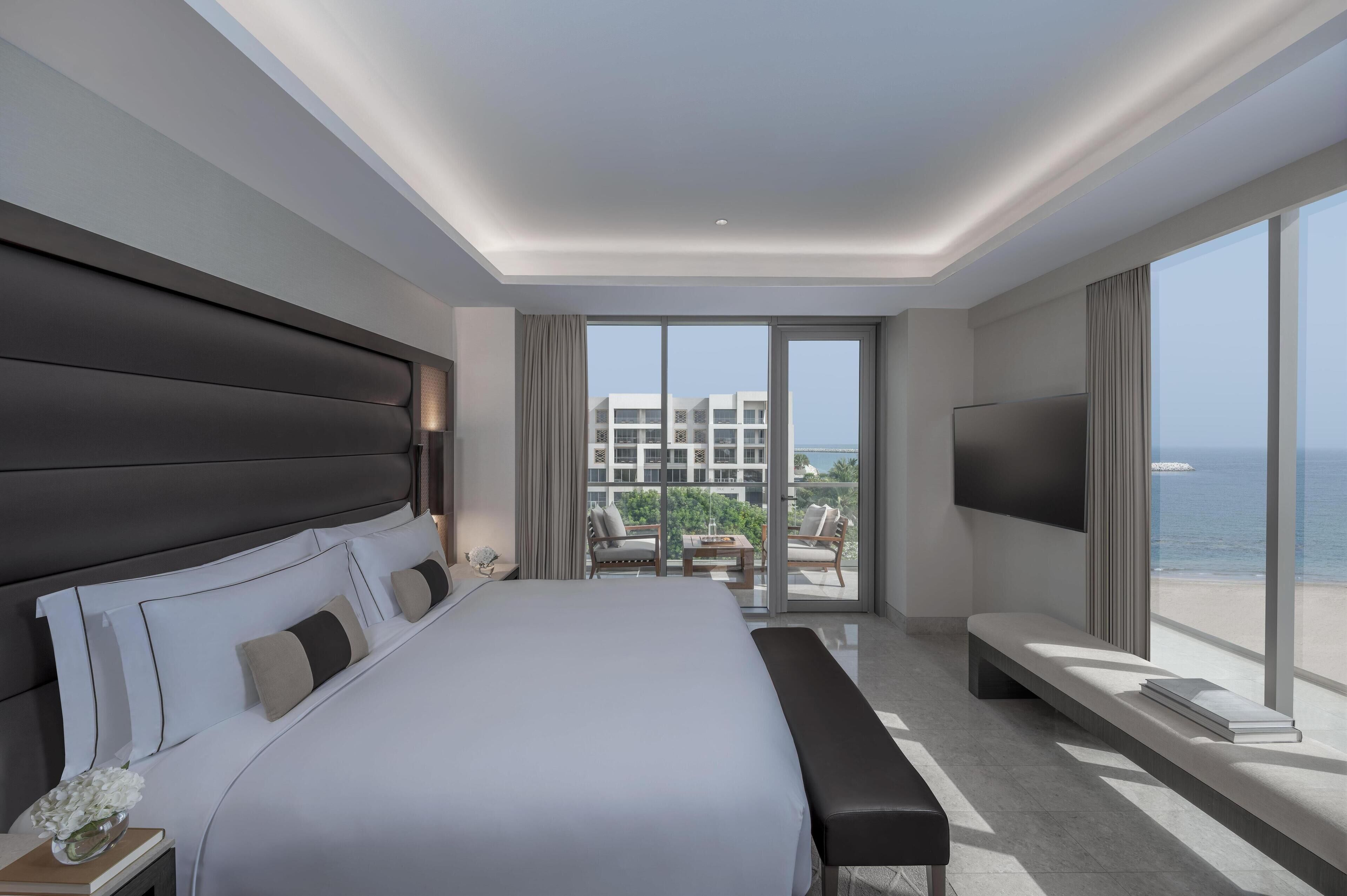 Deluxe Suite, Balcony, Sea View (Deluxe Sea View Suite) | 1 bedroom, premium bedding, minibar, in-room safe