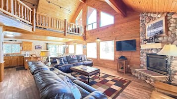 Téléviseur, foyer, lecteur de DVD, bureau