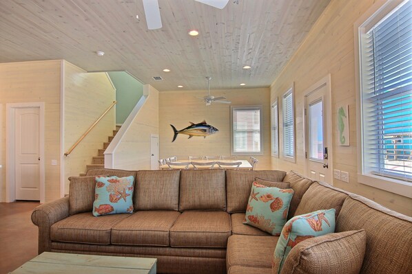 TV - Fabulous home! Walk to the beach! Palapa! Community Pool! In town! (Port Aransas)