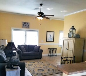 TV - Great center-island location, walk everywhere! (St. George Island)