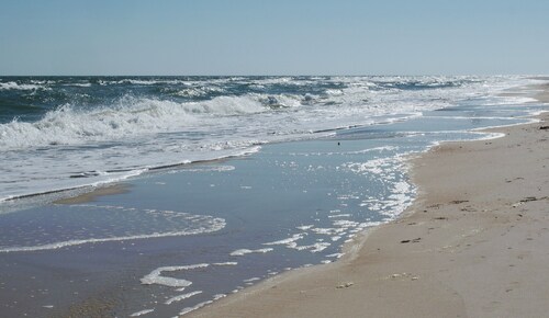 Great center-island location, walk everywhere!