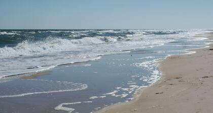 Great center-island location, walk everywhere!