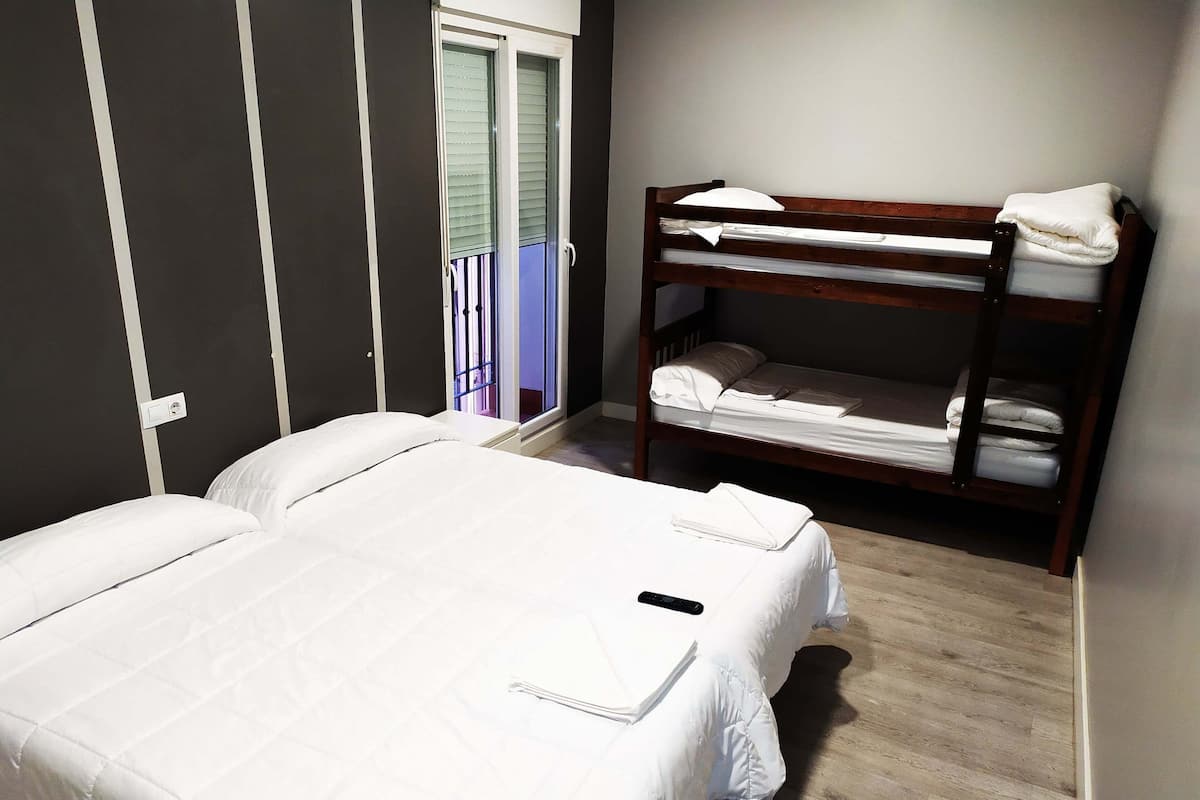 Quadruple room (2 beds, 1 bunk bed) | WiFi (free), bed sheets