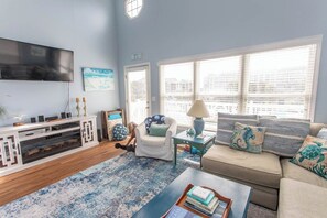 Smart TV, DVD player, books, stereo - 5 BDRM Beach House - All You Need, Min.1 wk, Sun to Sun during summer! EV ready (Ocean Isle Beach)