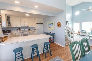 Interior - 5 BDRM Beach House - All You Need, Min.1 wk, Sun to Sun during summer! EV ready (Ocean Isle Beach)