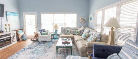 Smart TV, DVD player, books, stereo