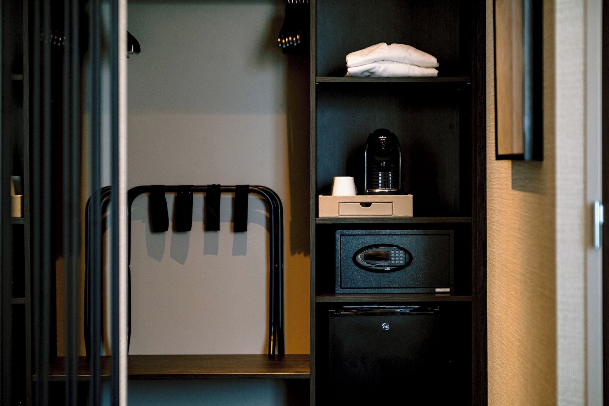 32-inch flat-screen tv with digital channels