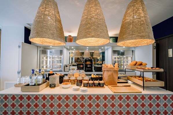 Dagelijks ontbijtbuffet (EUR 18 per persoon)