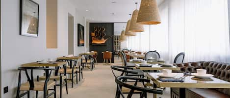 Colazione a buffet, servita tutte le mattine (18 EUR a persona)