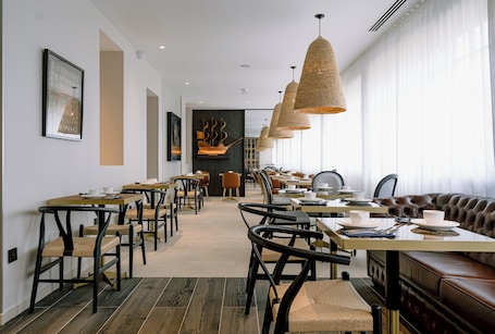 Daily buffet breakfast for a fee. Urban Style Hôtel Lapérouse