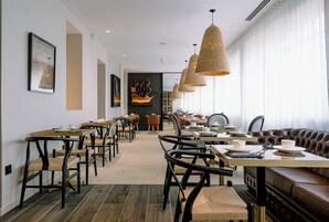 Desayuno buffet todos los días (con cargo)