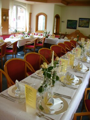 Aperto a pranzo e cena, cucina regionale