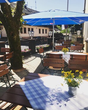 Mittagessen und Abendessen, regionale KĂŒche