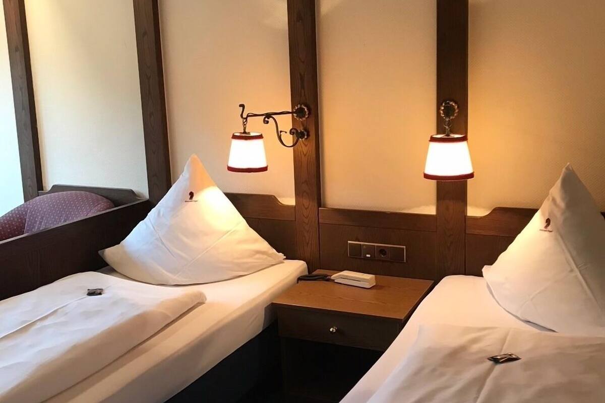 family single room | desk, soundproofing, free wifi, bed sheets