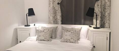 1 soverom, skrivebord, skrivebord for bærbar PC og lydisolert