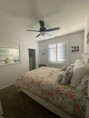 4 habitaciones, tabla de planchar con plancha, wifi y ropa de cama 