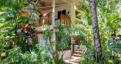 Colibri Surf House & Flats