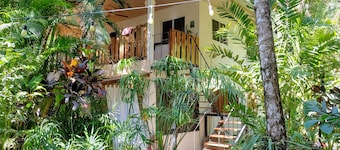 Colibri Surf House & Flats