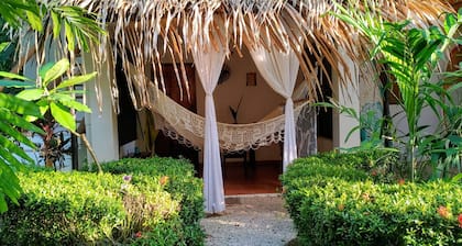 Colibri Surf House & Flats