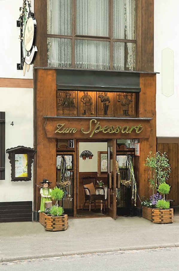 A building with a sign reading 'Zum Spessart' and a wooden facade. - Gasthof Zum Spessart (Mespelbrunn)