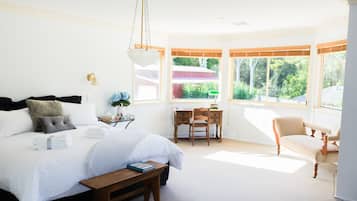 5 bedrooms, iron/ironing board, travel cot, WiFi