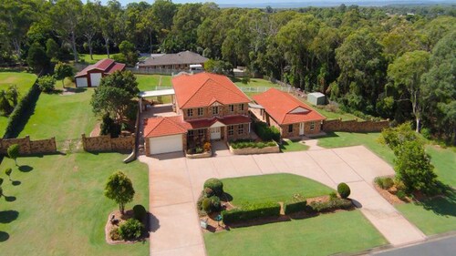 Country Elegance-Brisbane acreage with pool!  30 min Brisbane/Gold Coast