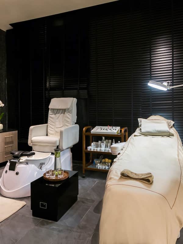 Couples treatment rooms, sauna, body treatments, hydrotherapy