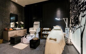 Salas de tratamiento para parejas, sauna y tratamientos corporales 