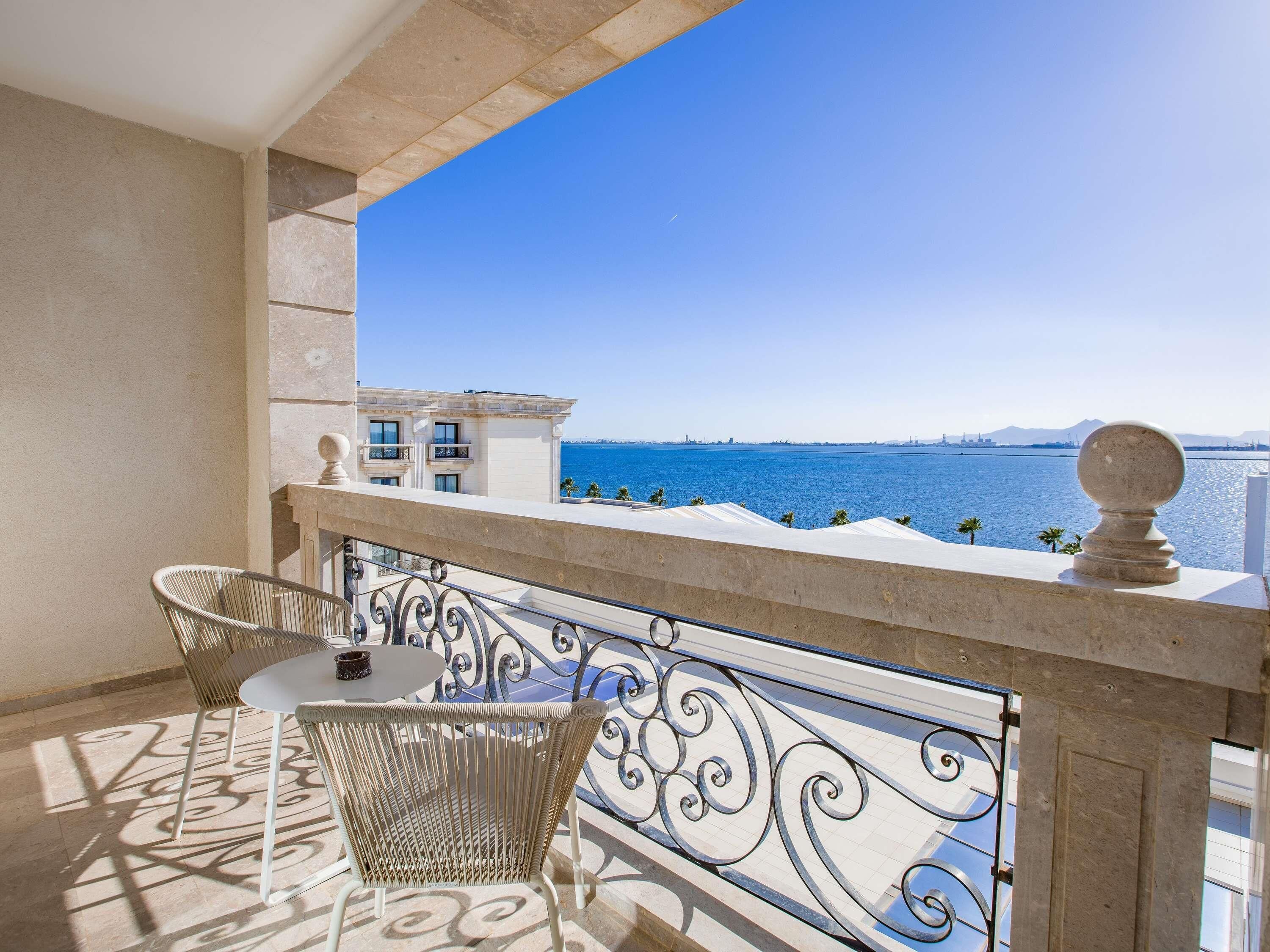 Premium Room, 1 King Bed, Lake View | Premium bedding, in-room safe, individually decorated