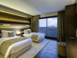 Suite presidencial, 2 camas matrimoniales, vista al lago | 1 habitación y ropa de cama de alta calidad 