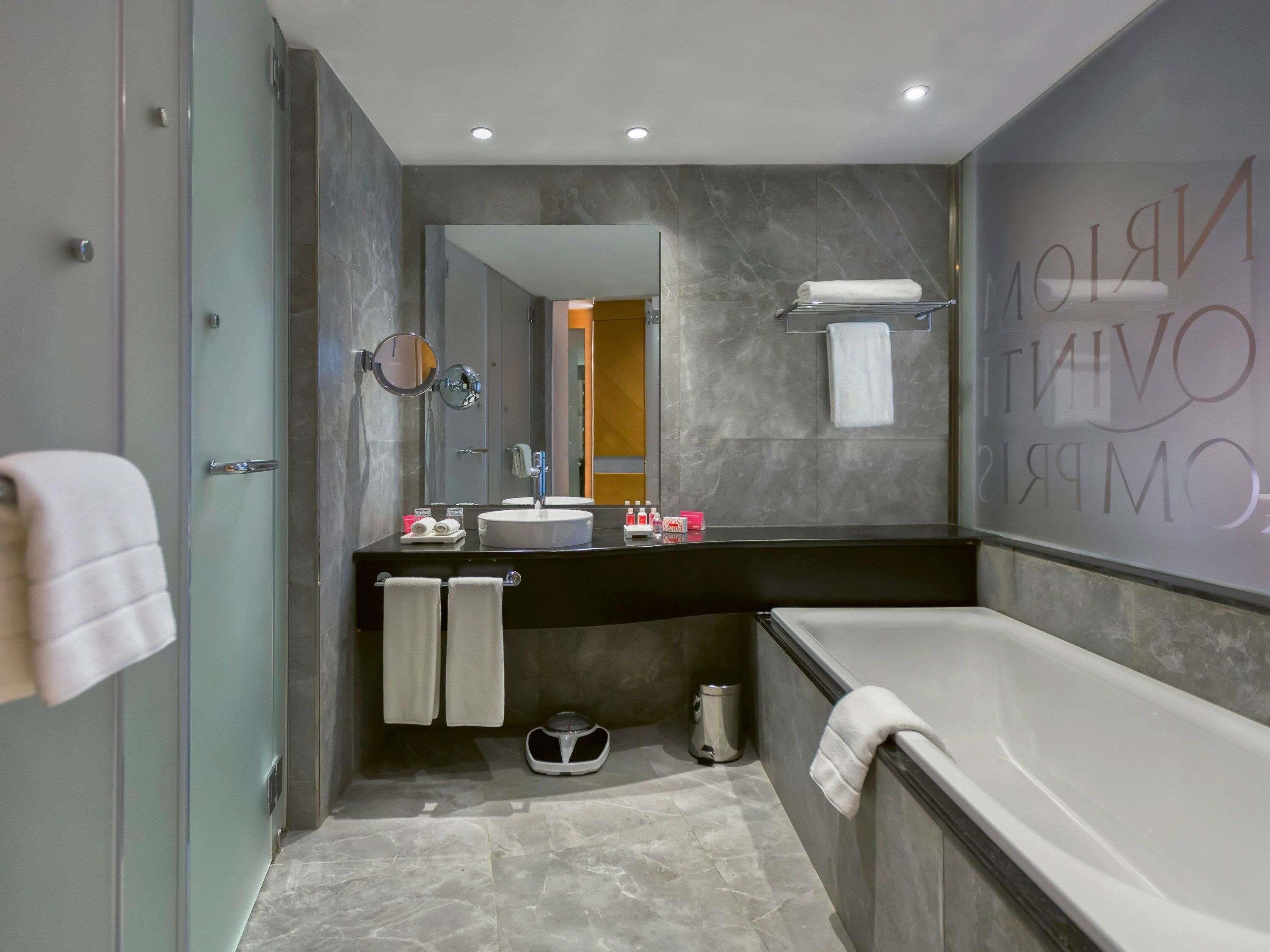 Premium bedding, in-room safe, individually decorated