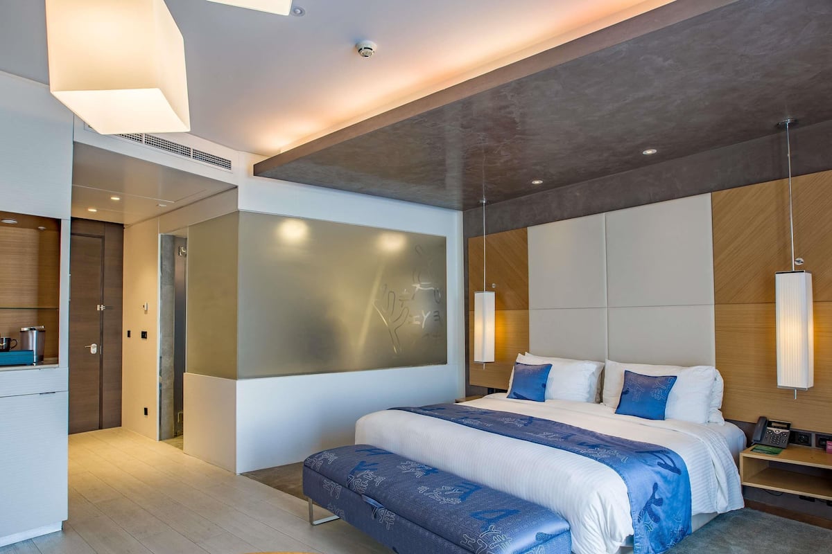 Premium bedding, in-room safe, individually decorated