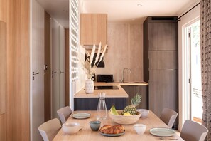 Premium Cottage, 3 Bedrooms, 2 Bathrooms | Private kitchen