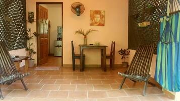 Departamento, en el área del patio | Terraza o patio