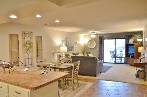 1000 Hills Luxury Condo in the Foothills! Indoor/Outdoor Pools, Hot Tub, & Sauna