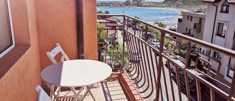 Double Room, Beach View | Minibar, free WiFi