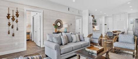 Een smart-tv, een dvd-speler, boeken en een filmbibliotheek