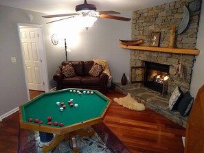Games room - Moondance - Hike / Bike / Golf / Relax w/ Hot Tub - Brevard / DuPont / Caesars H (Brevard)